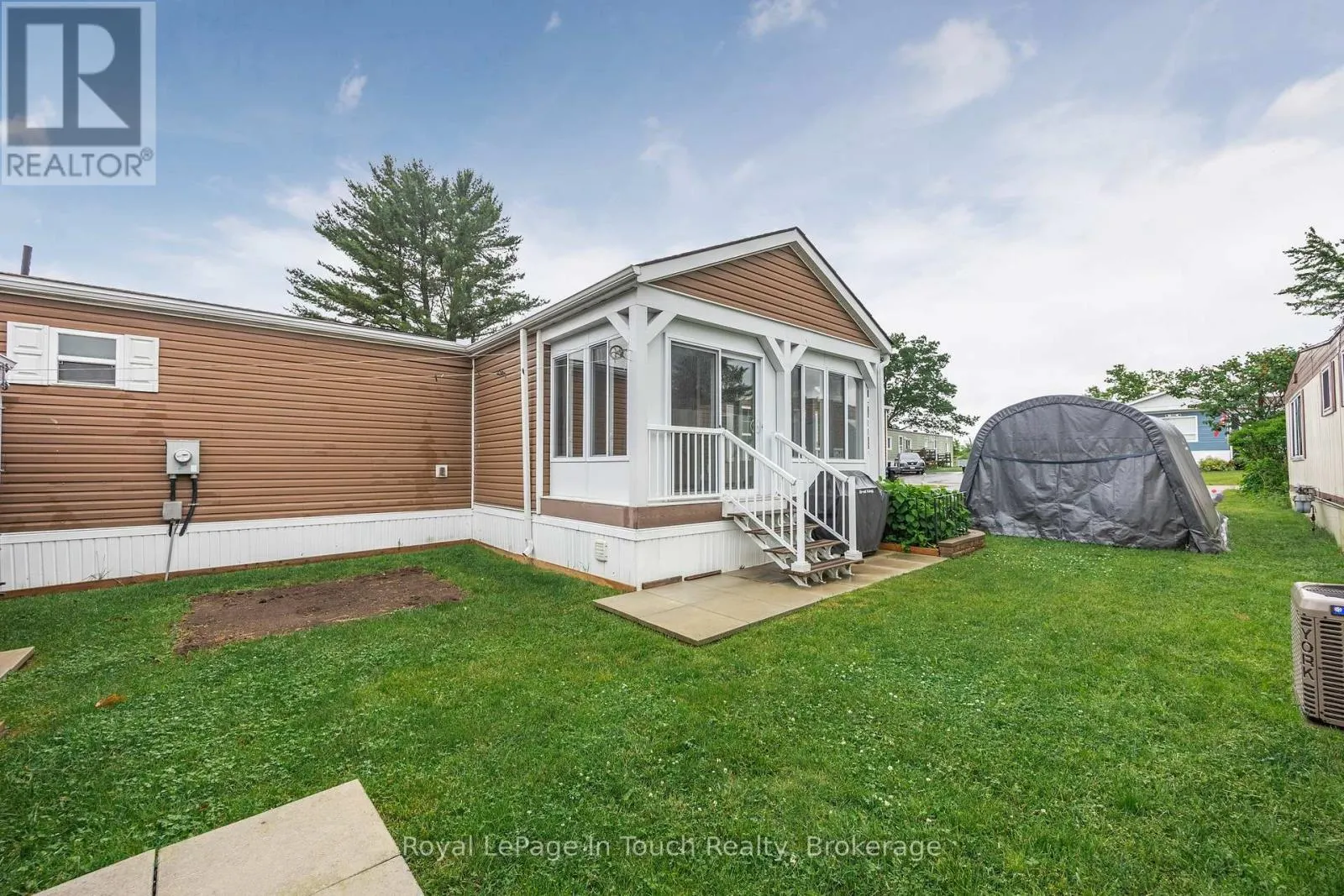 6 MAPLE LANE