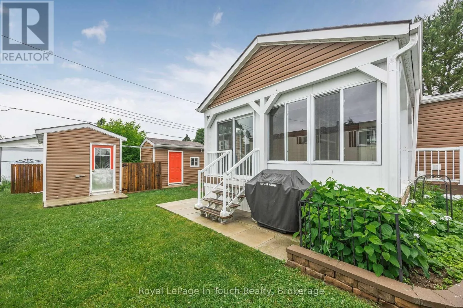 6 MAPLE LANE