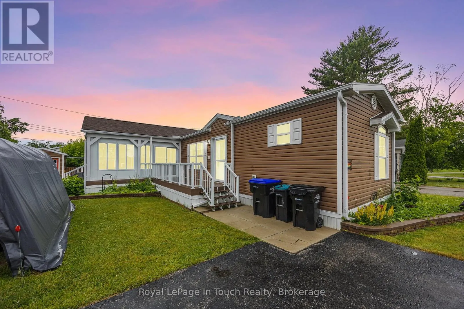 6 MAPLE LANE
