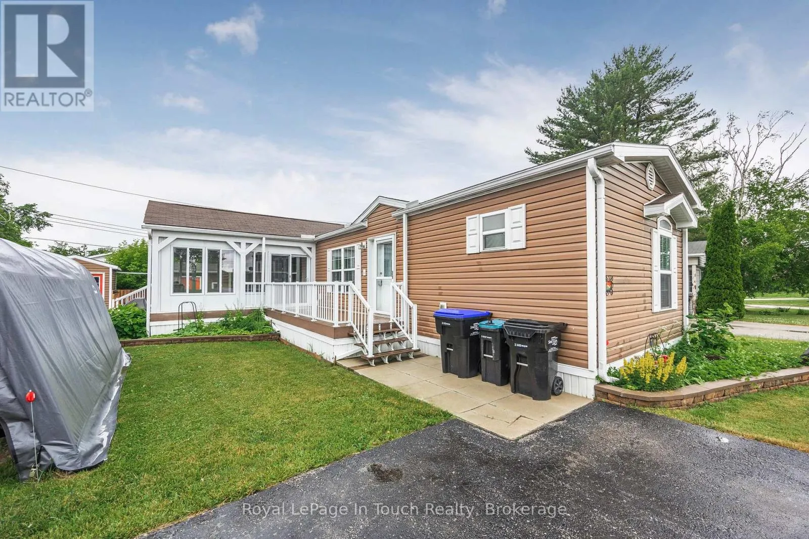 6 MAPLE LANE