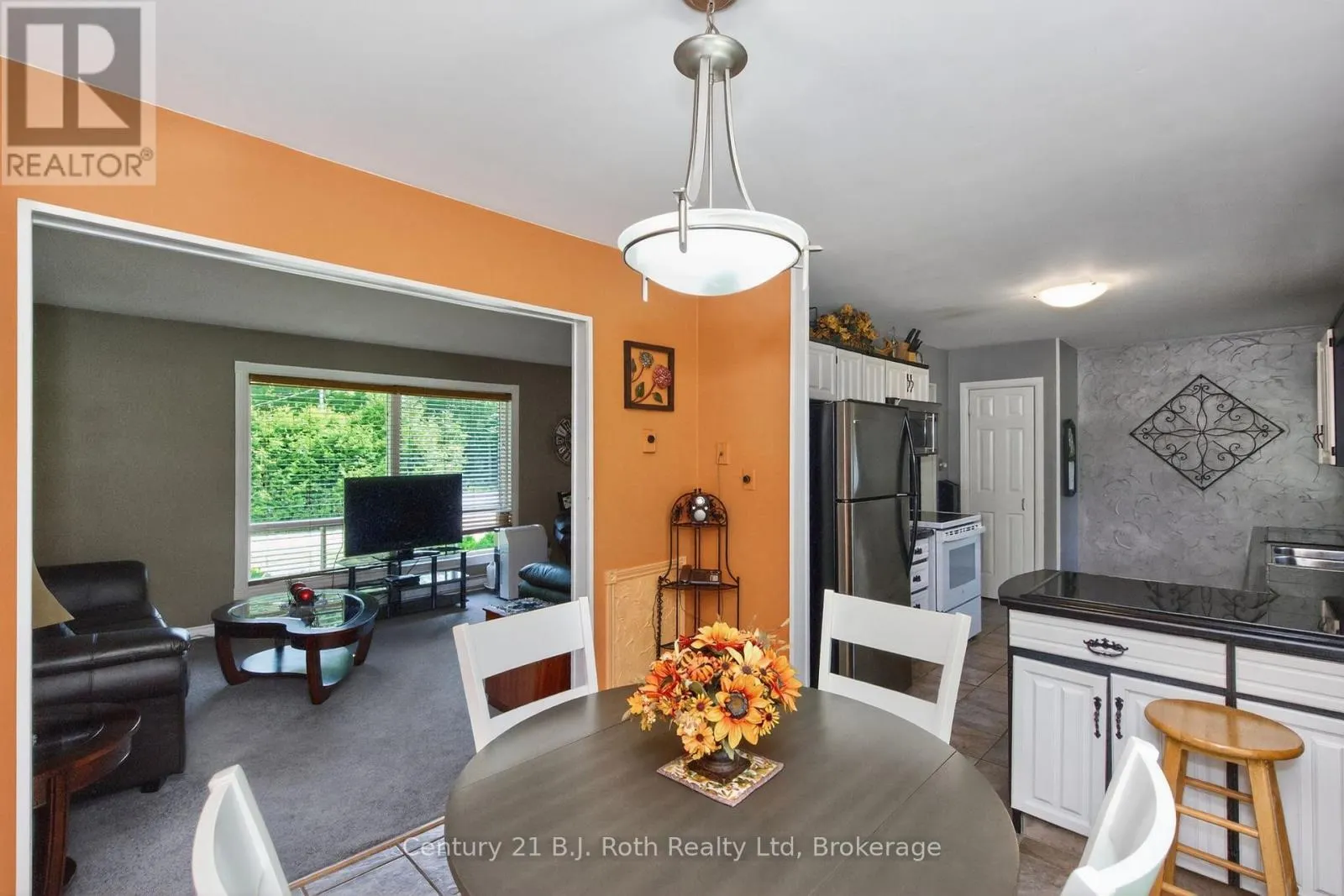 573 LAFONTAINE ROAD E