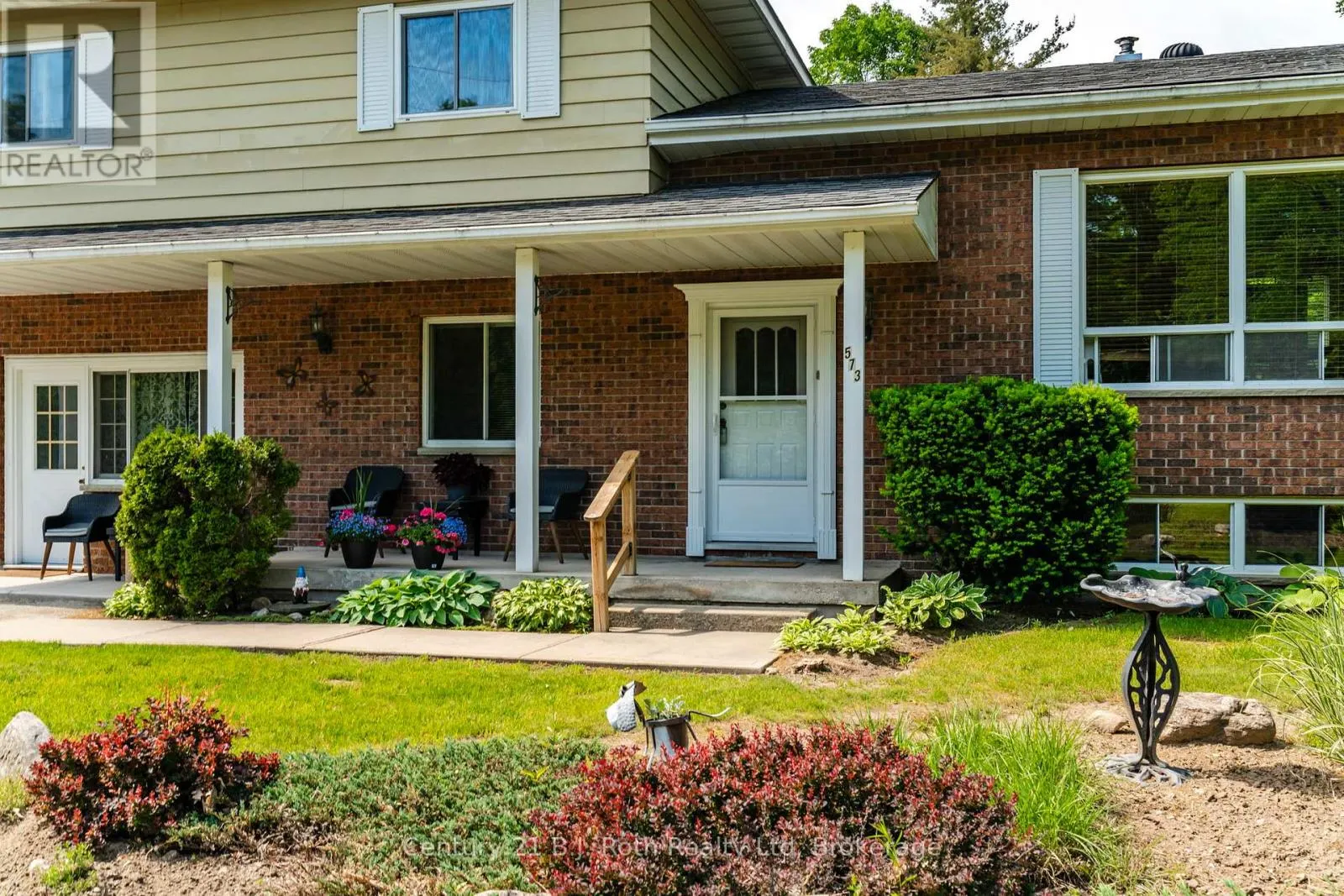 573 LAFONTAINE ROAD E