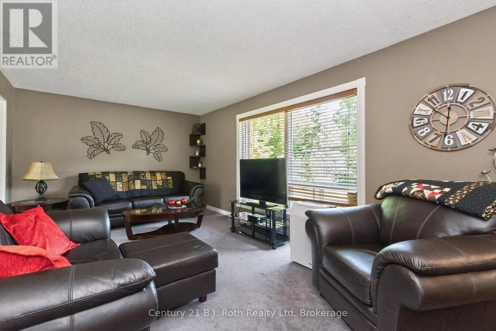 573 LAFONTAINE ROAD E
