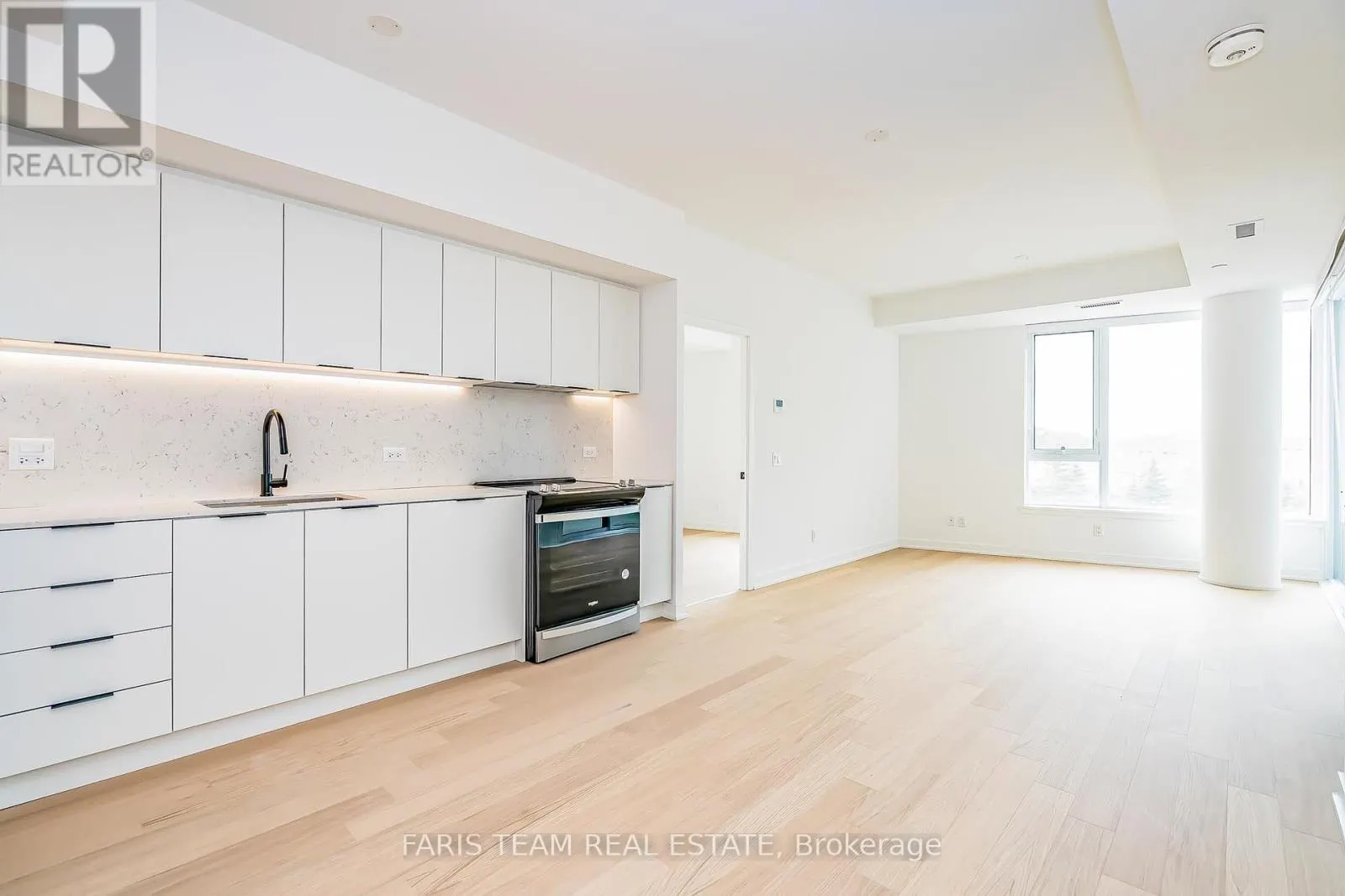 325 - 31 HURON STREET
