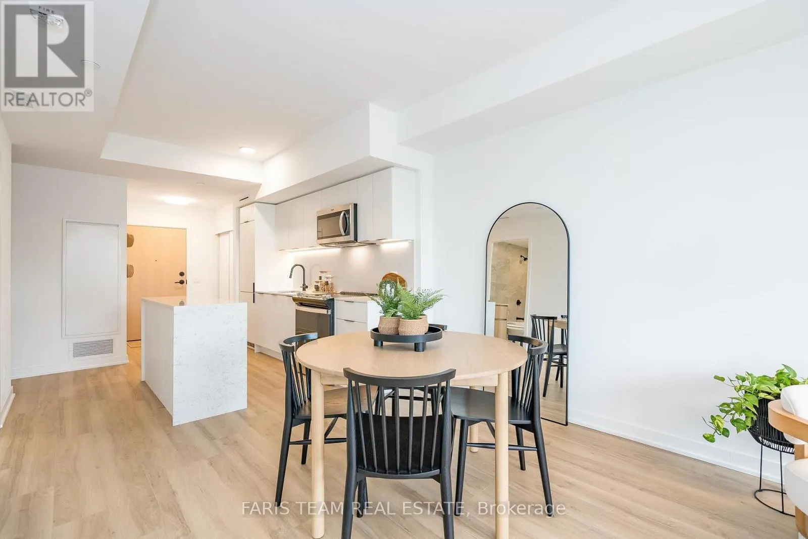 209 - 31 HURON STREET