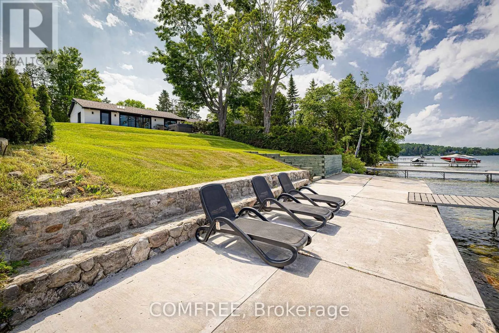 901 WOODLAND DRIVE