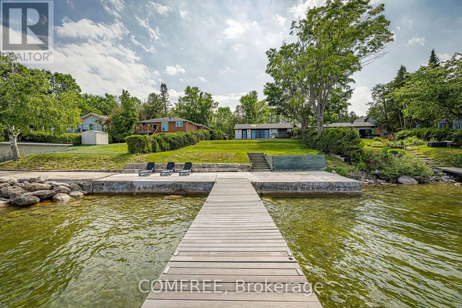 901 WOODLAND DRIVE
