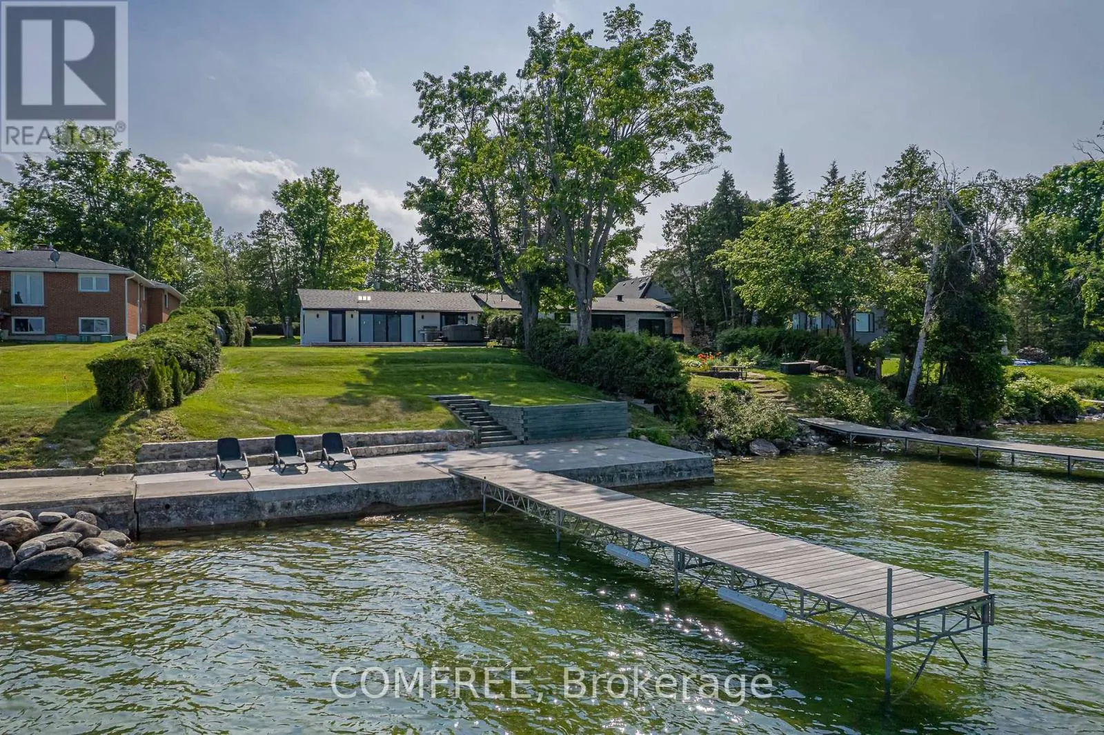 901 WOODLAND DRIVE