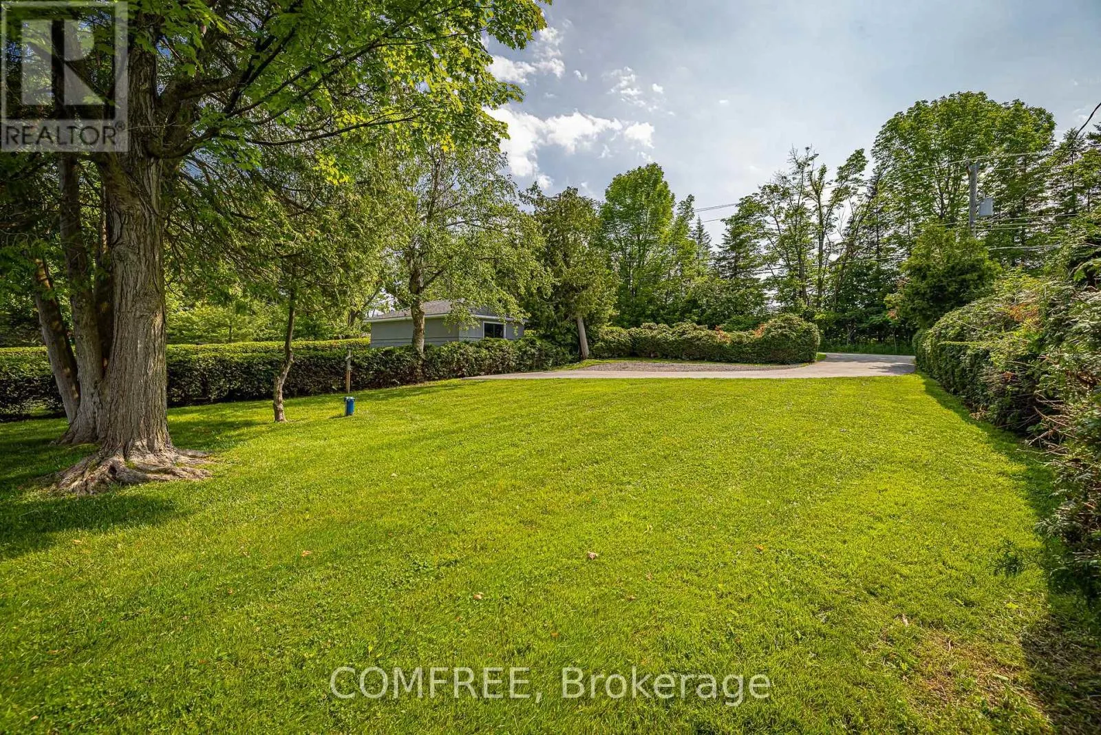 901 WOODLAND DRIVE