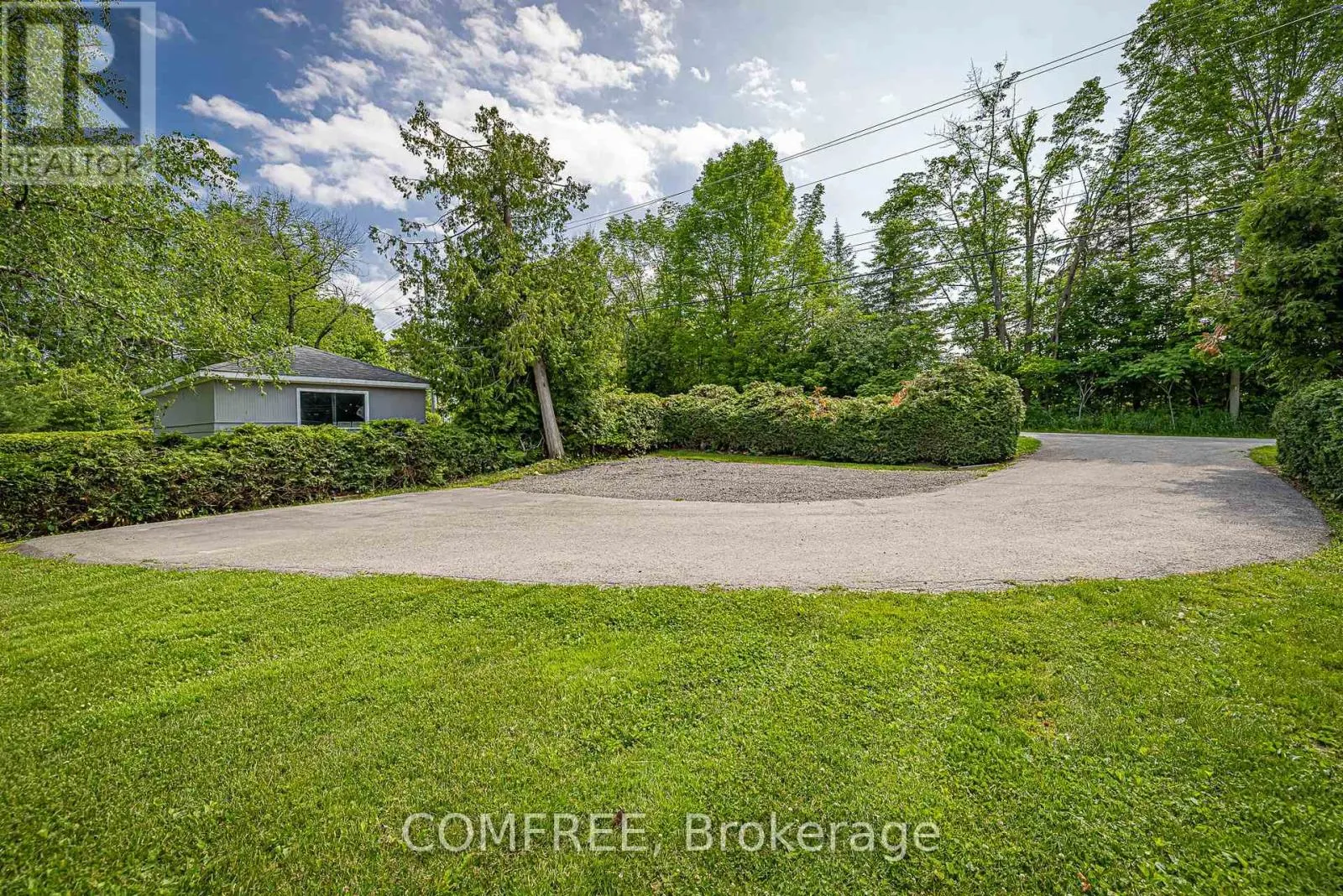 901 WOODLAND DRIVE