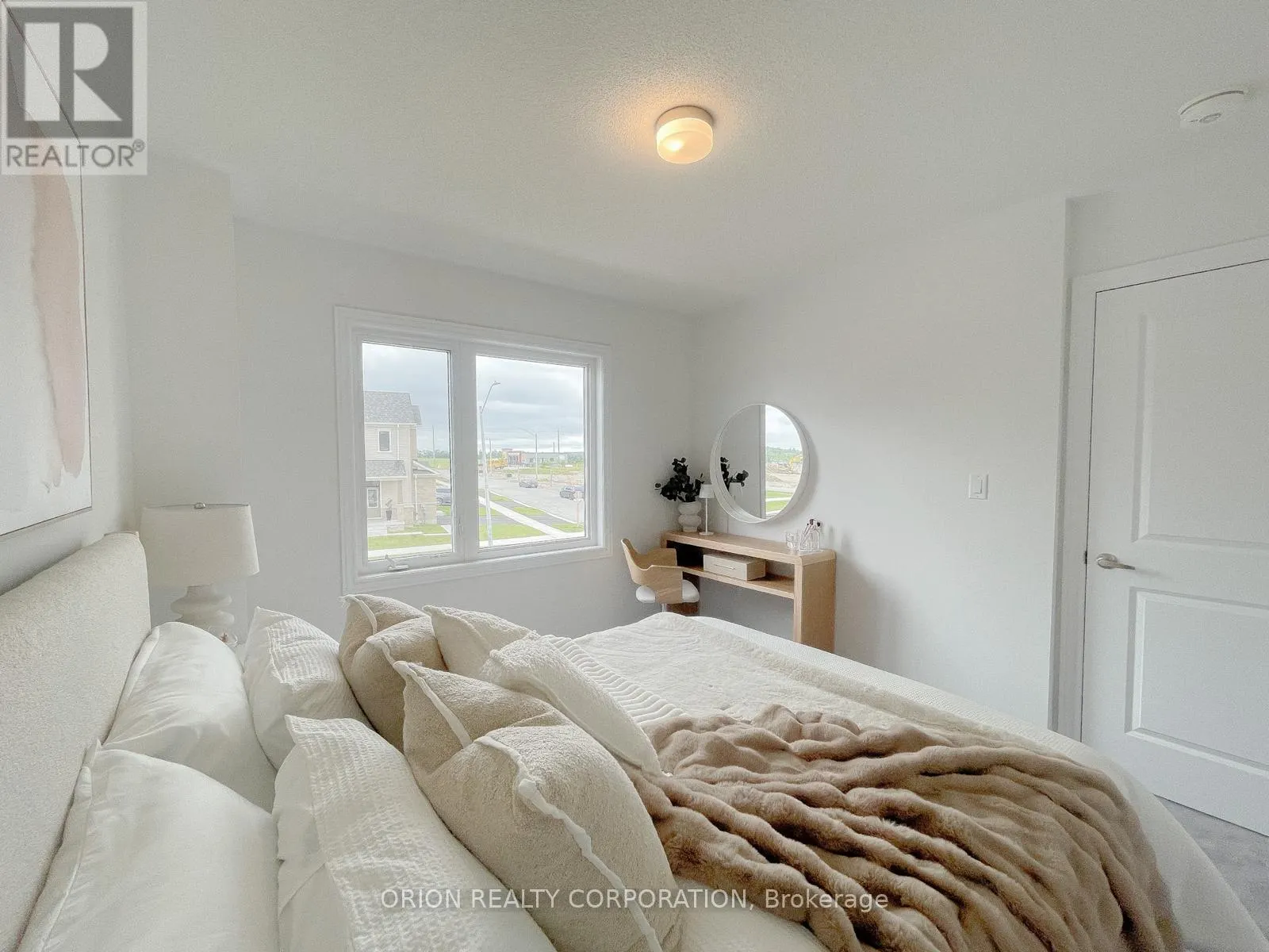 147 FENCHURCH MANOR