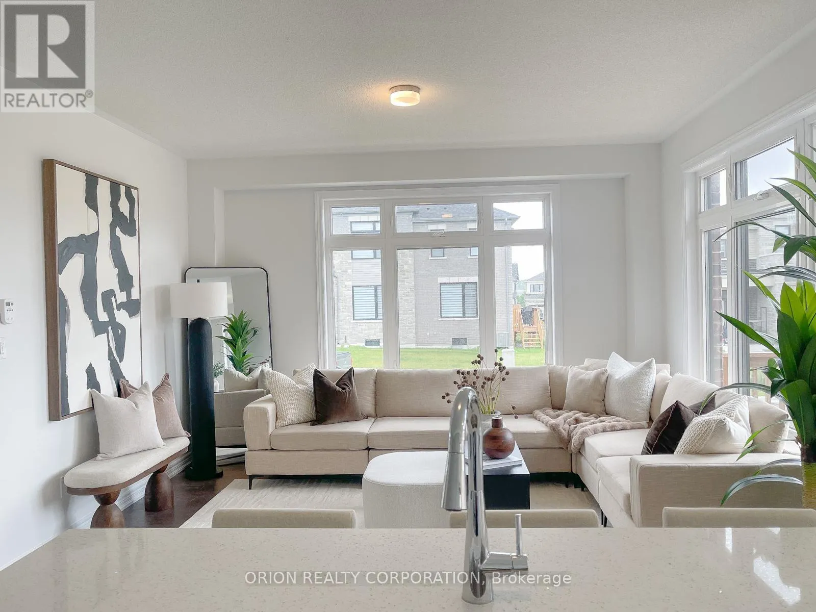 147 FENCHURCH MANOR