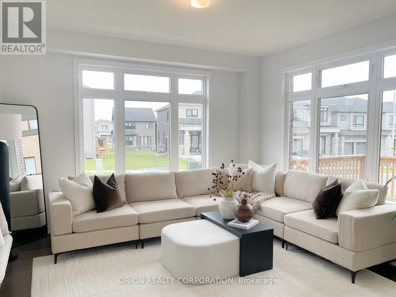 147 FENCHURCH MANOR