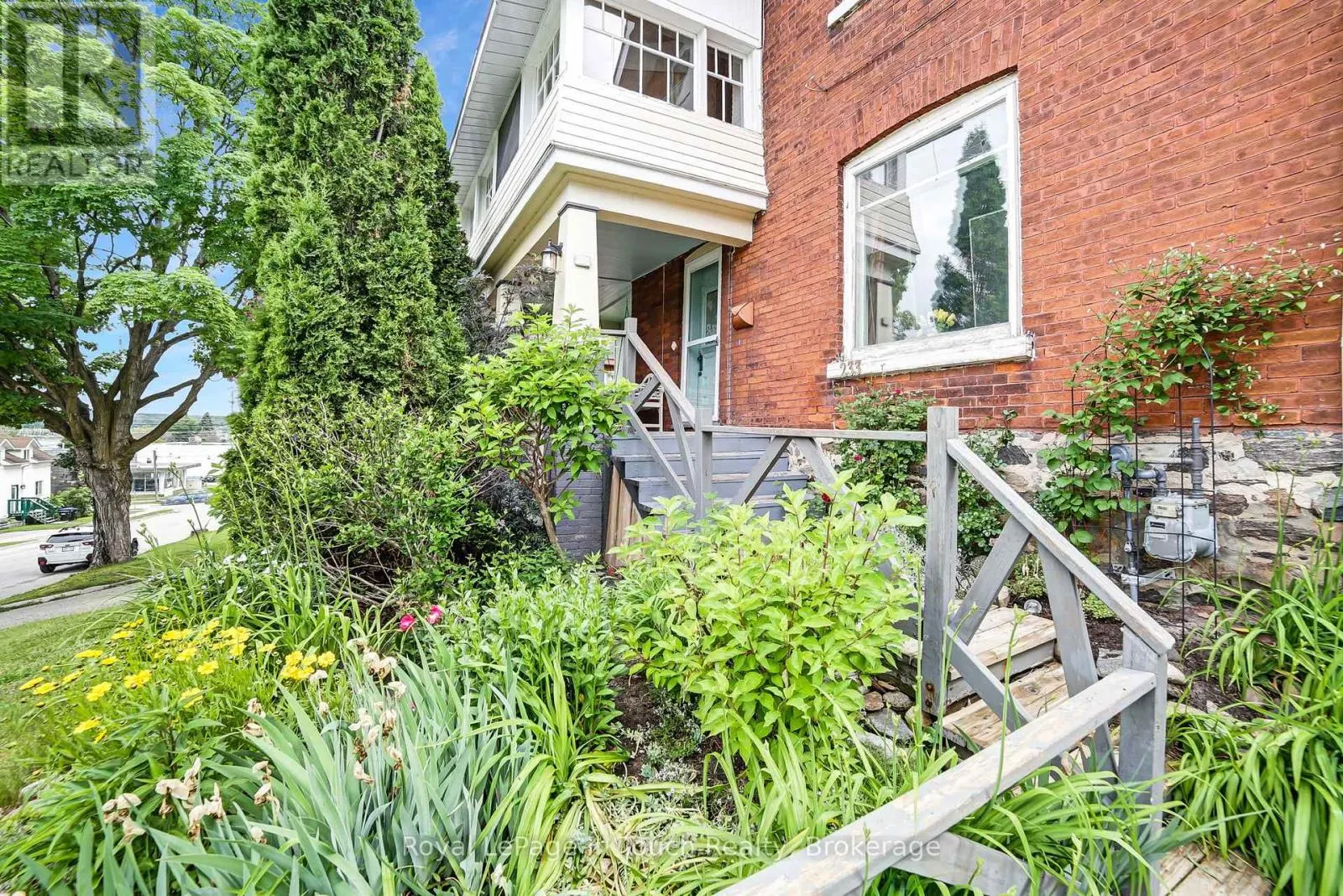 233 QUEEN STREET