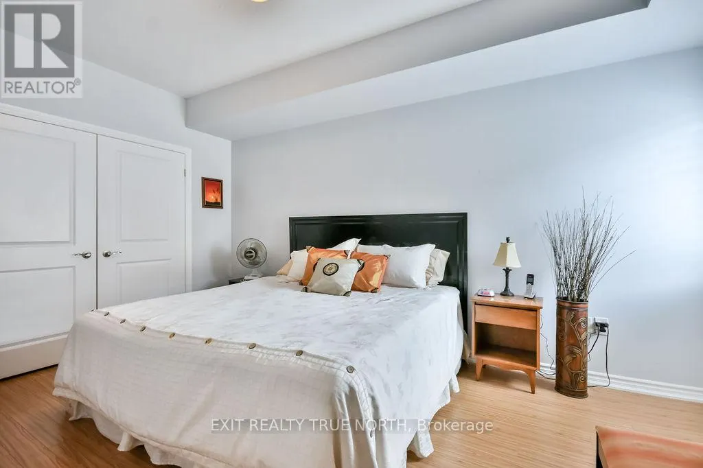 107 - 19B YONGE STREET N