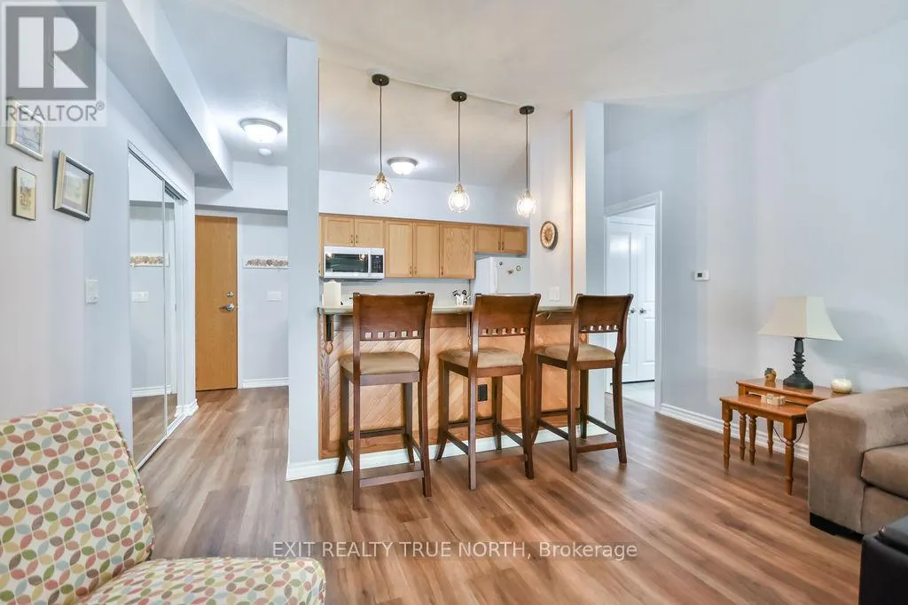 107 - 19B YONGE STREET N
