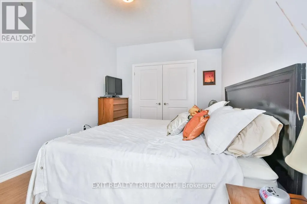 107 - 19B YONGE STREET N
