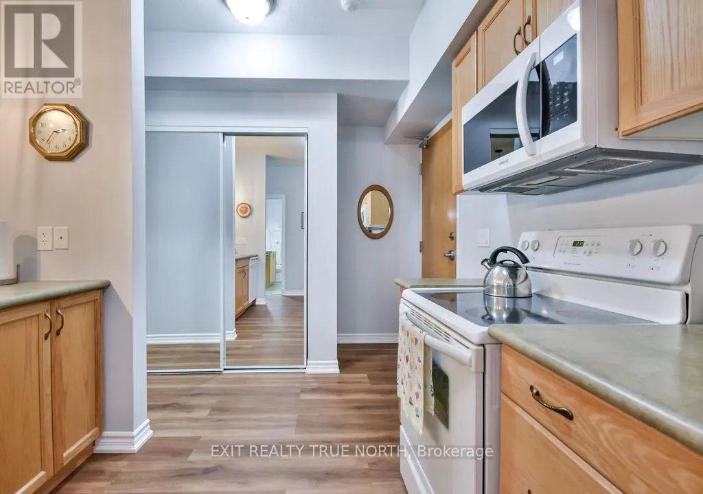 107 - 19B YONGE STREET N