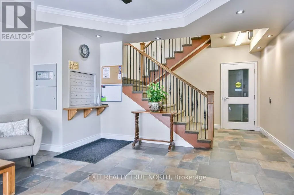 107 - 19B YONGE STREET N