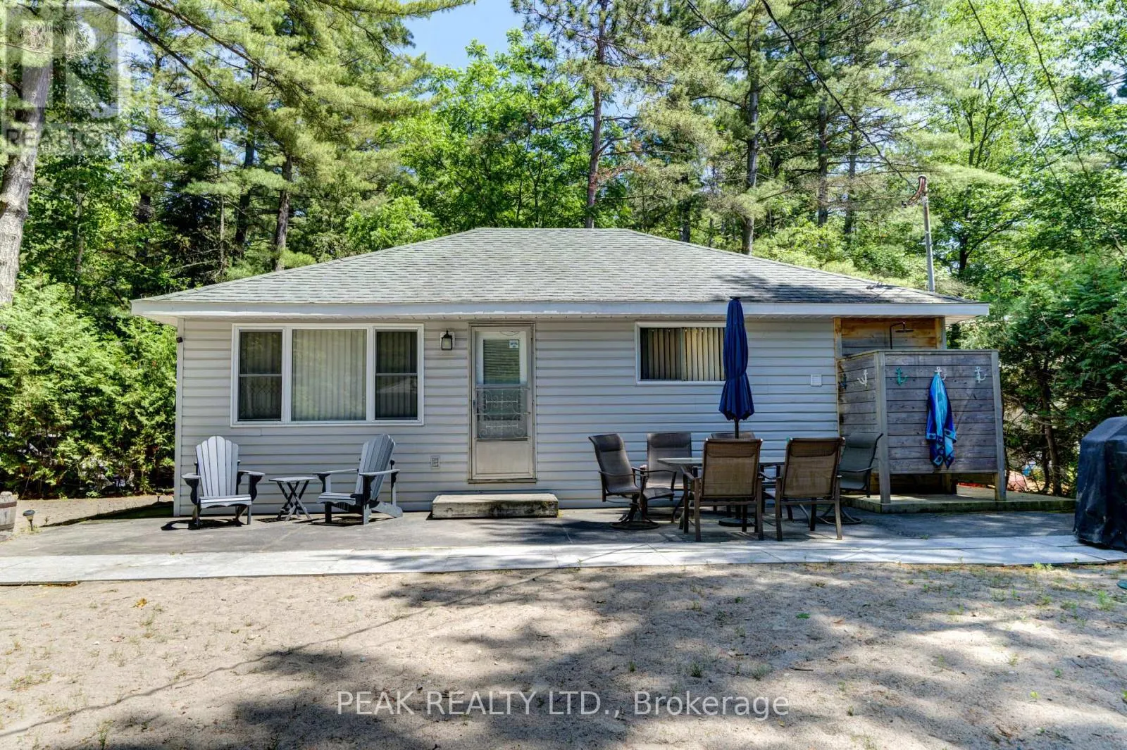 35 LAKESIDE DRIVE