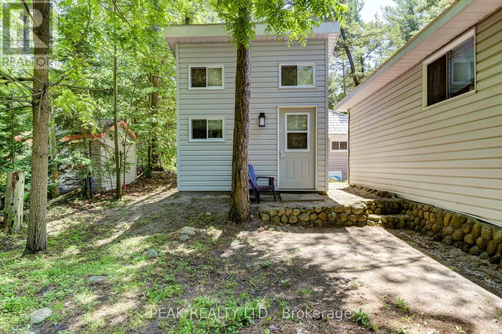 35 LAKESIDE DRIVE