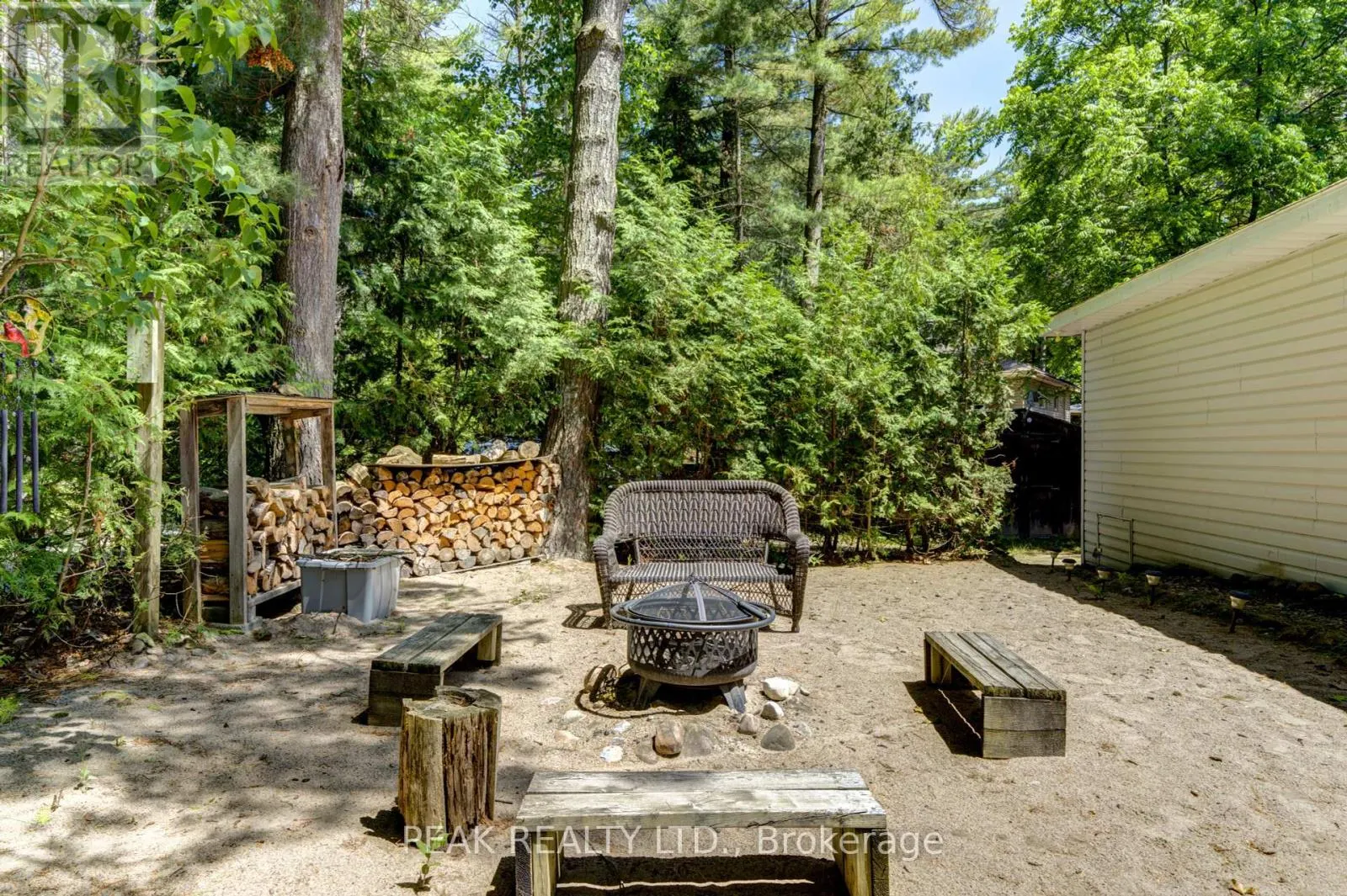 35 LAKESIDE DRIVE