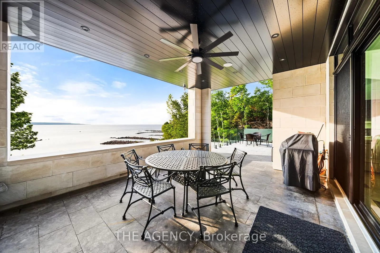 462 SILVER BIRCH DRIVE