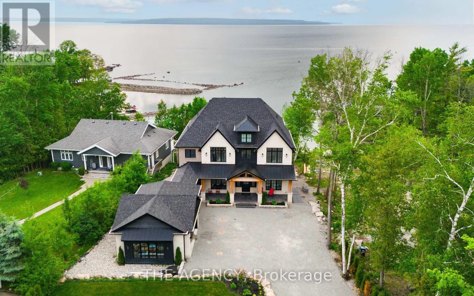 462 SILVER BIRCH DRIVE