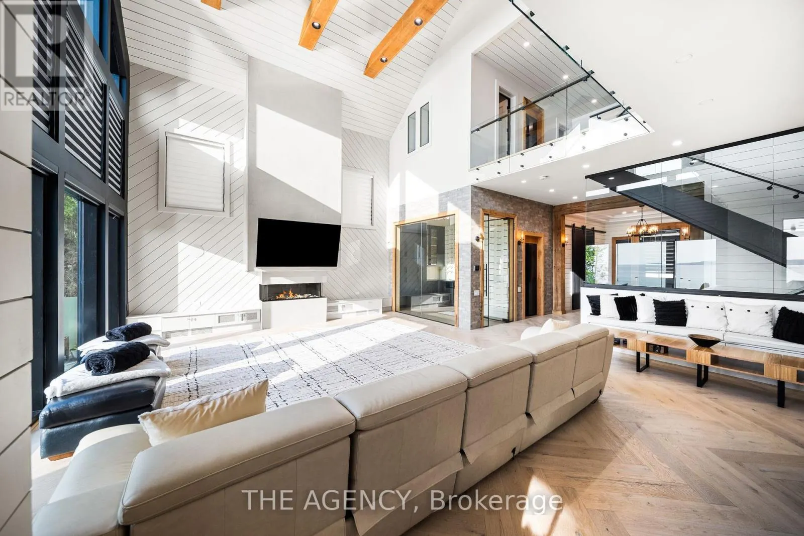 462 SILVER BIRCH DRIVE