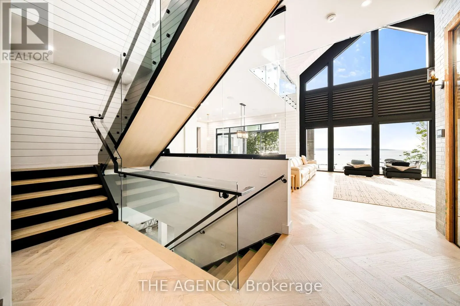 462 SILVER BIRCH DRIVE
