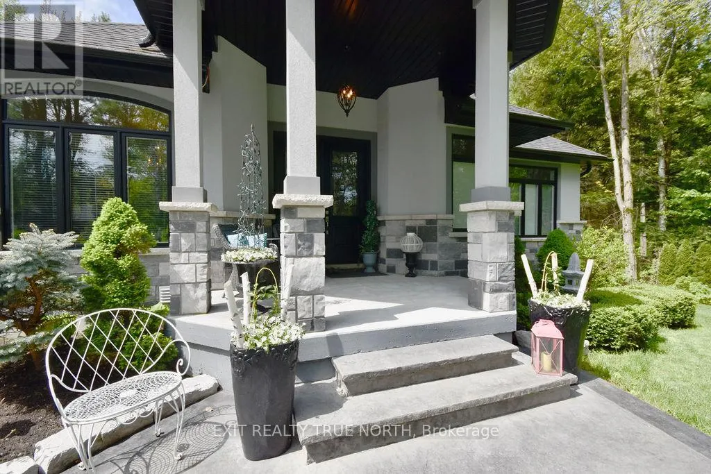 2 SYCAMORE CIRCLE