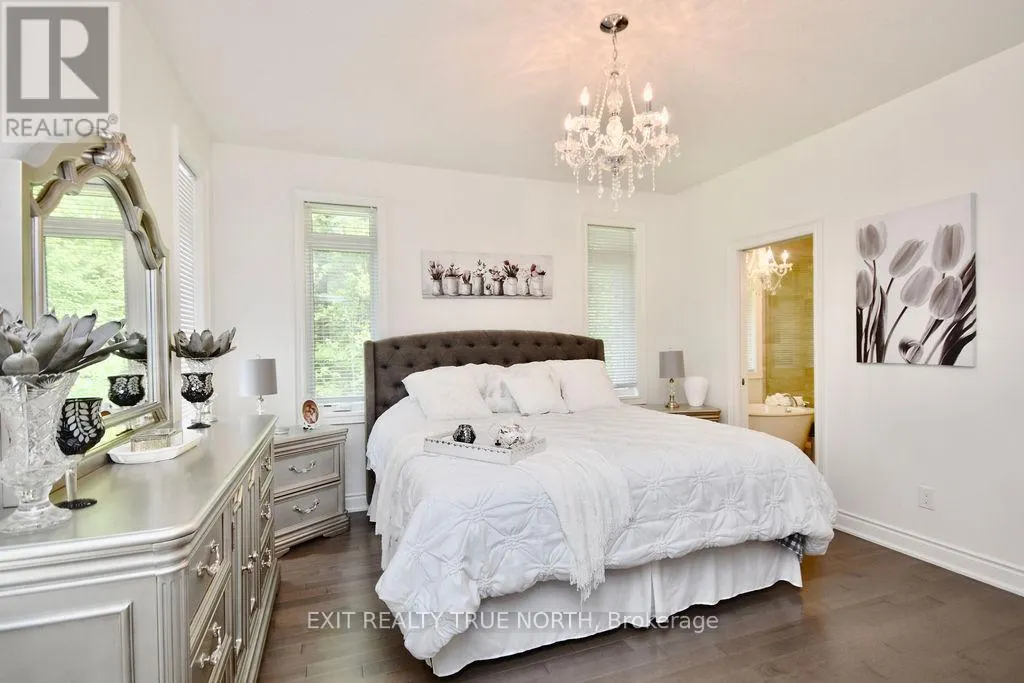 2 SYCAMORE CIRCLE