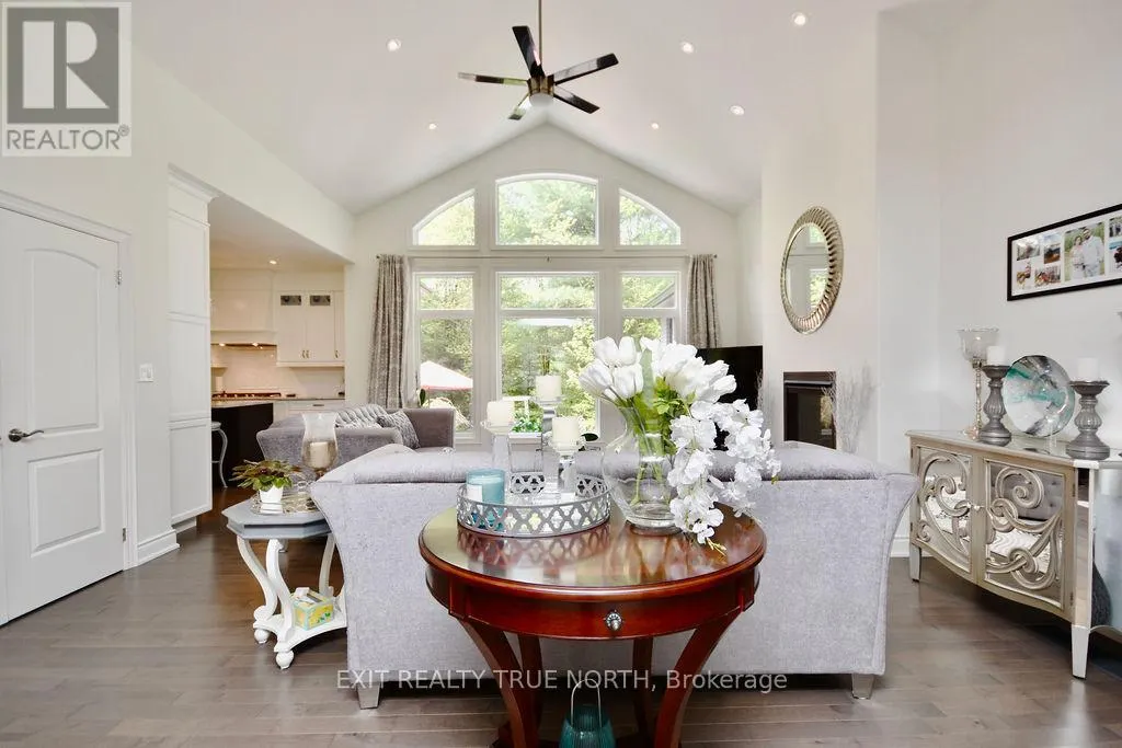 2 SYCAMORE CIRCLE
