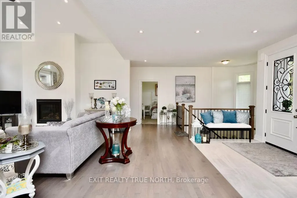 2 SYCAMORE CIRCLE