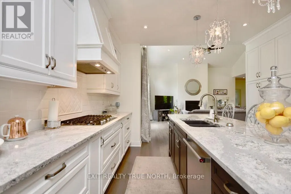 2 SYCAMORE CIRCLE
