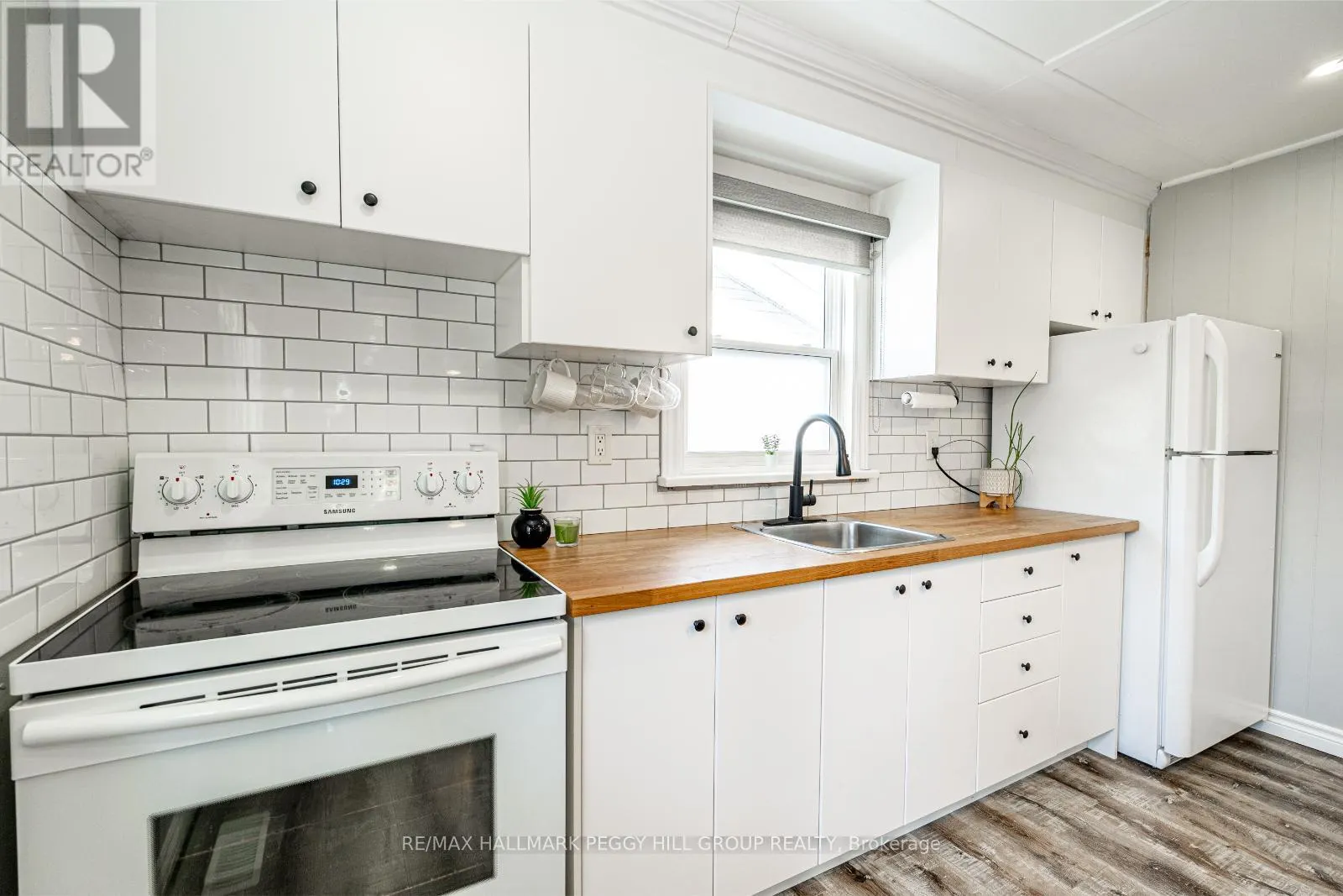 1939 TINY BEACHES ROAD S