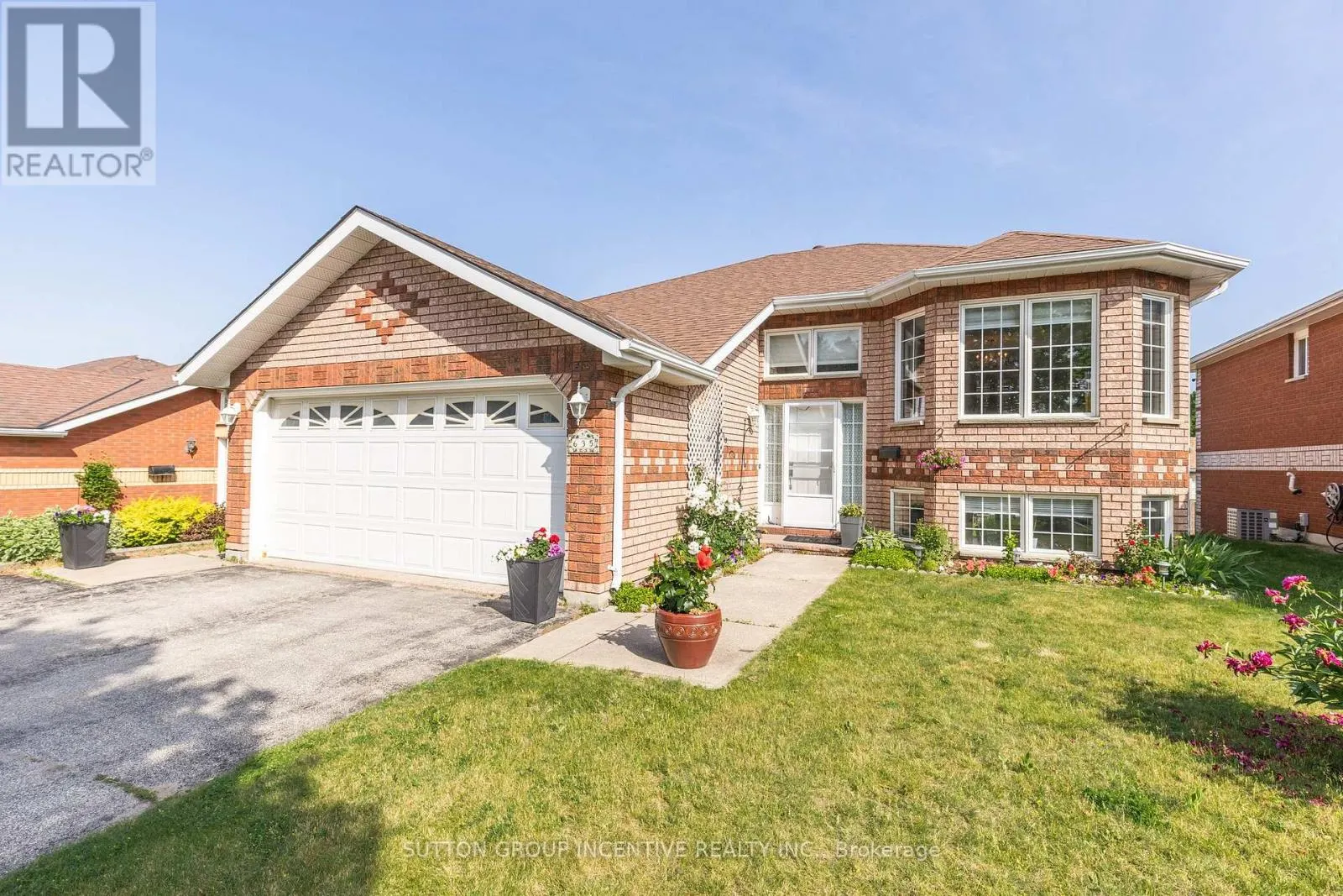 635 WAYNE CRESCENT