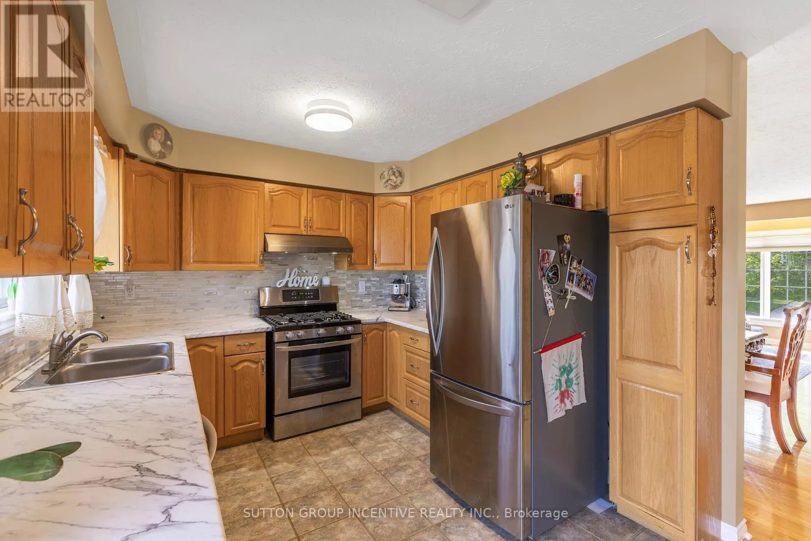 635 WAYNE CRESCENT