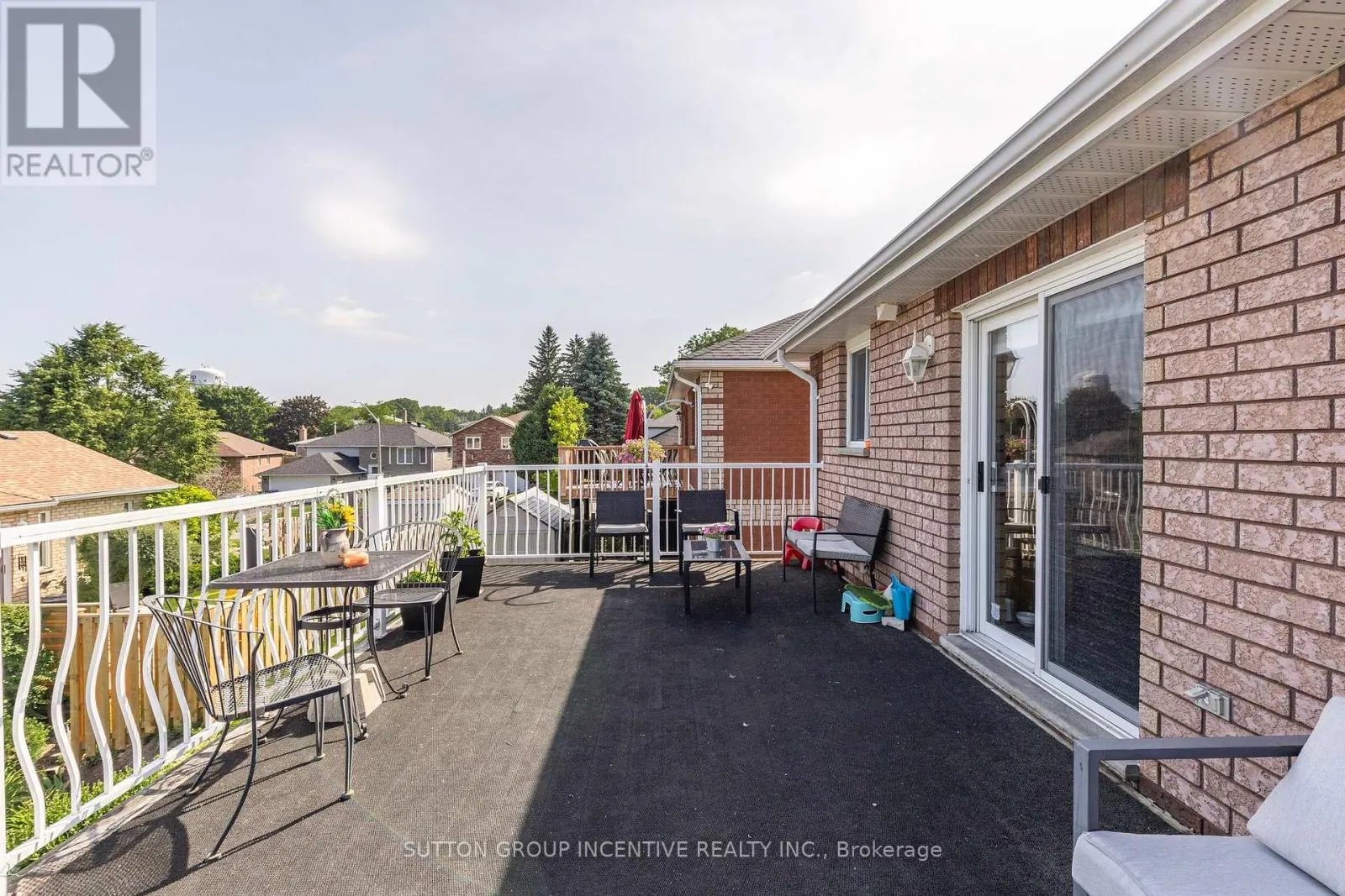 635 WAYNE CRESCENT