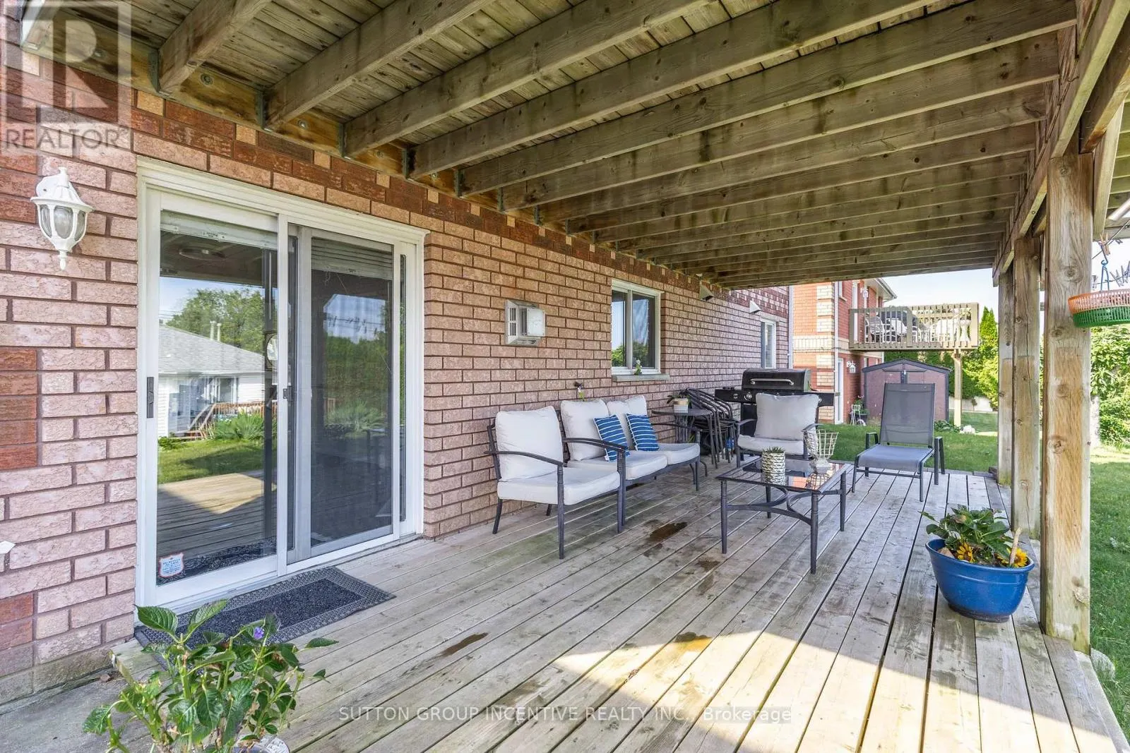 635 WAYNE CRESCENT