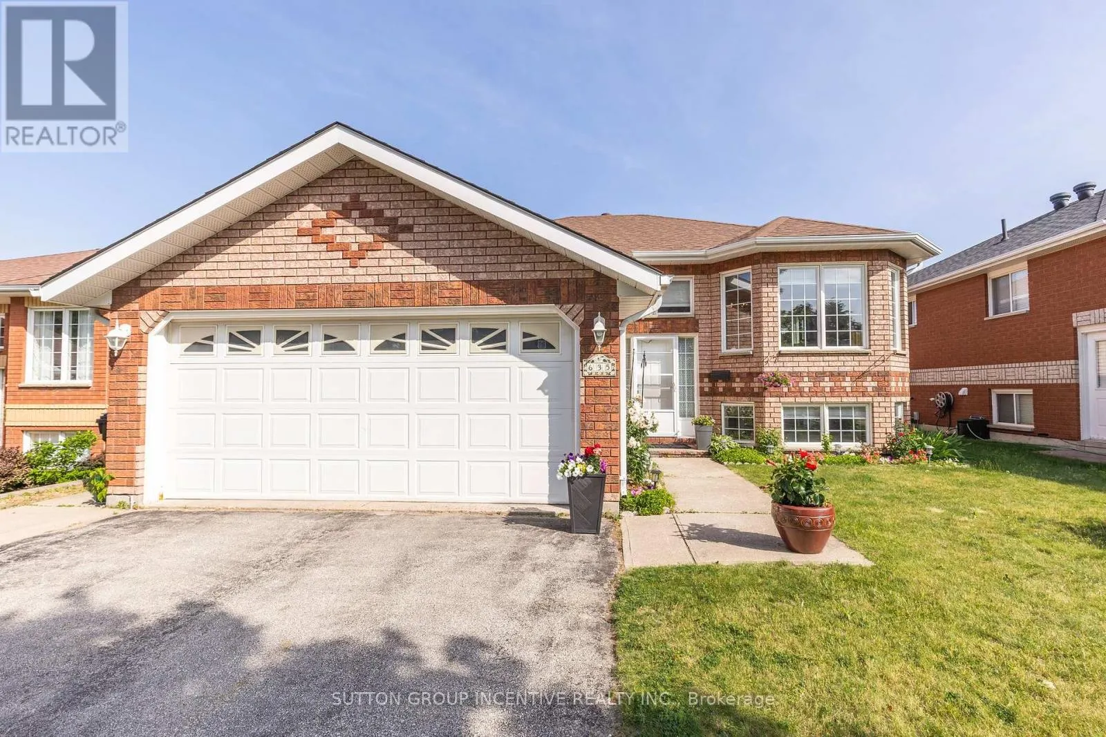 635 WAYNE CRESCENT