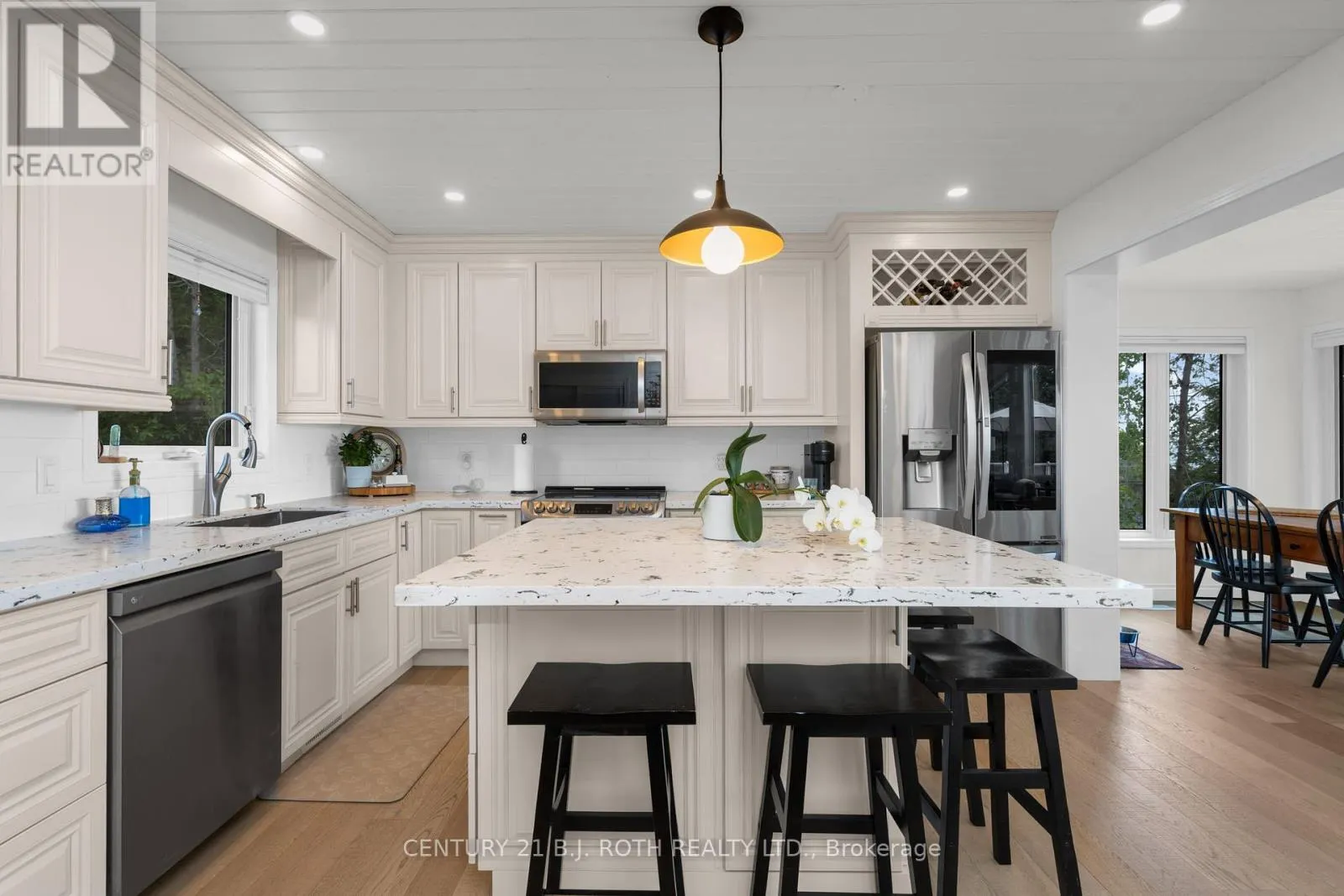 95 LAKESHORE ROAD E