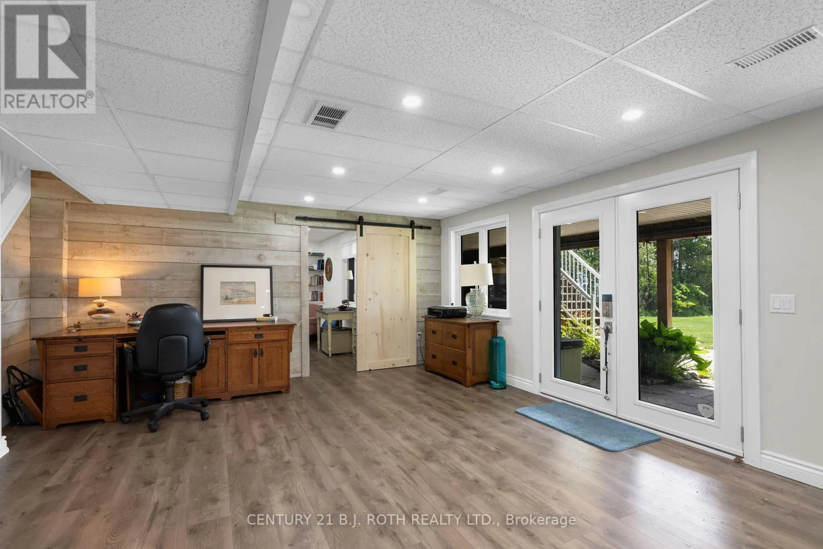 95 LAKESHORE ROAD E