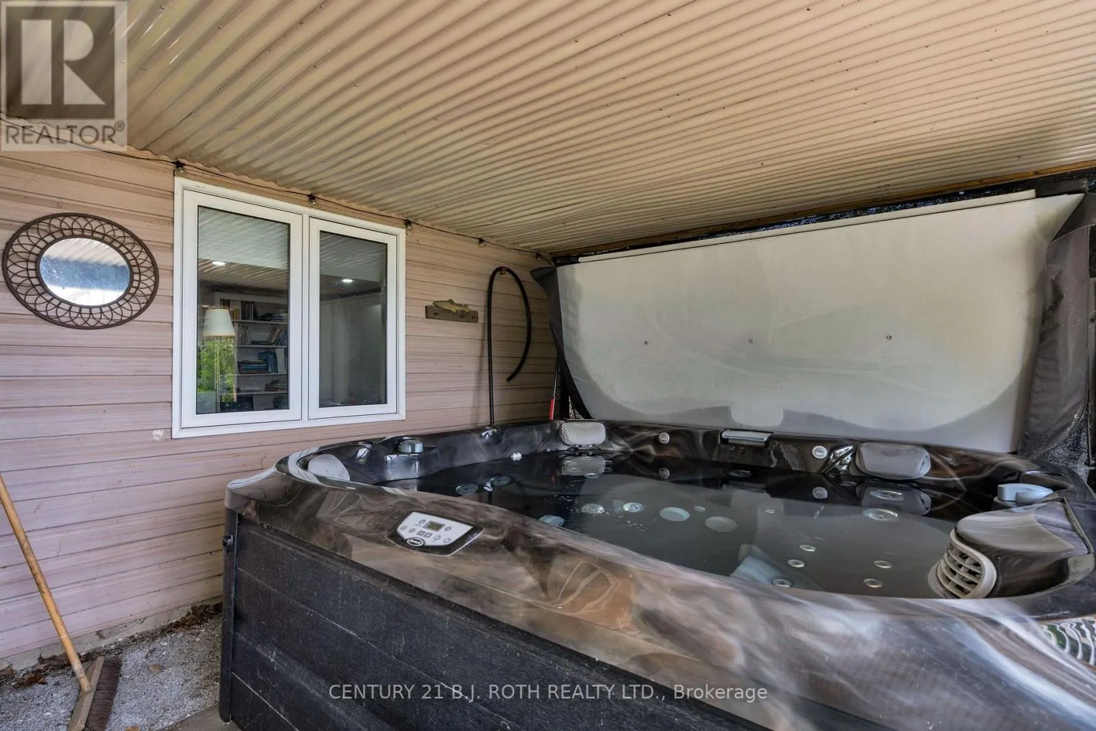 95 LAKESHORE ROAD E