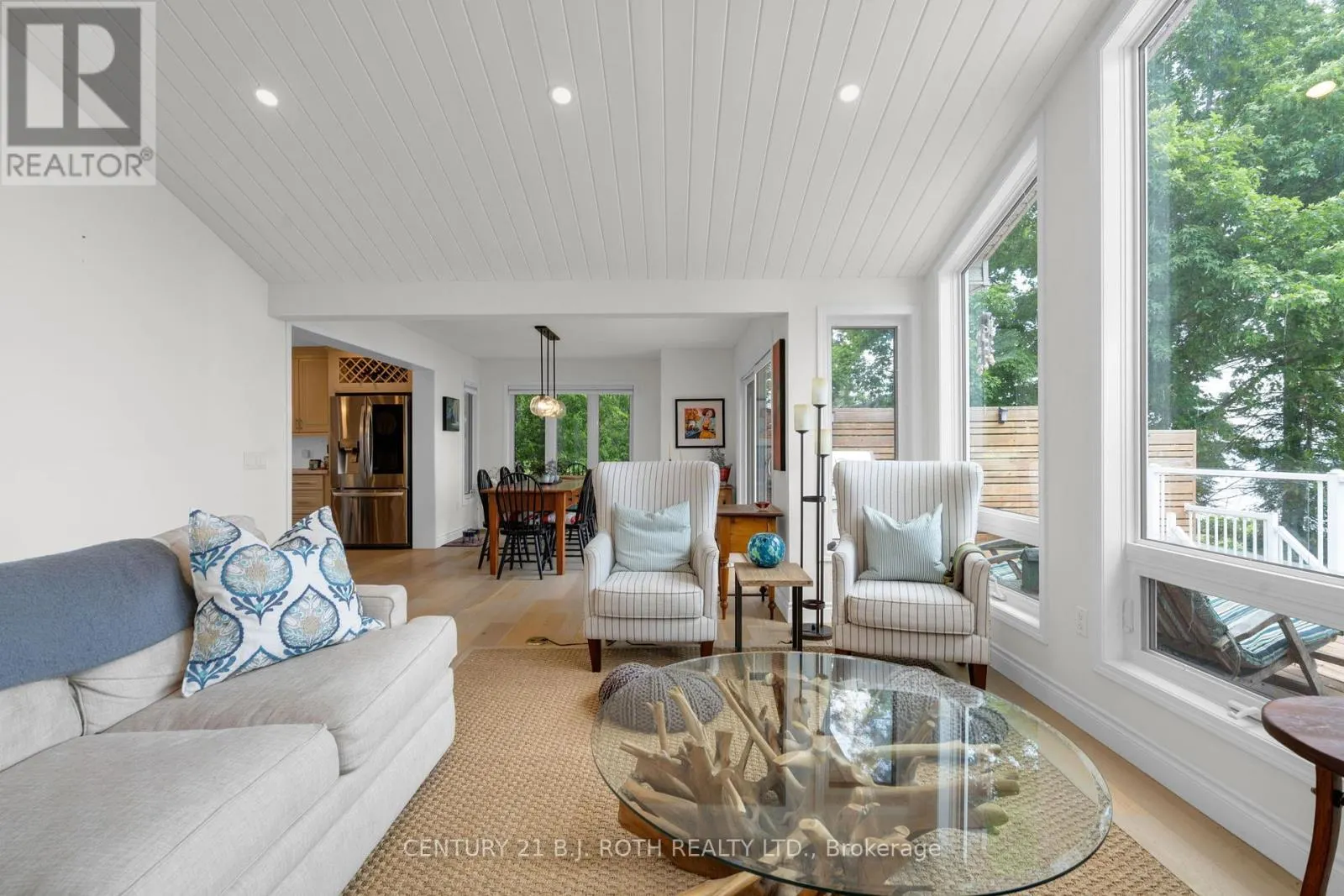 95 LAKESHORE ROAD E