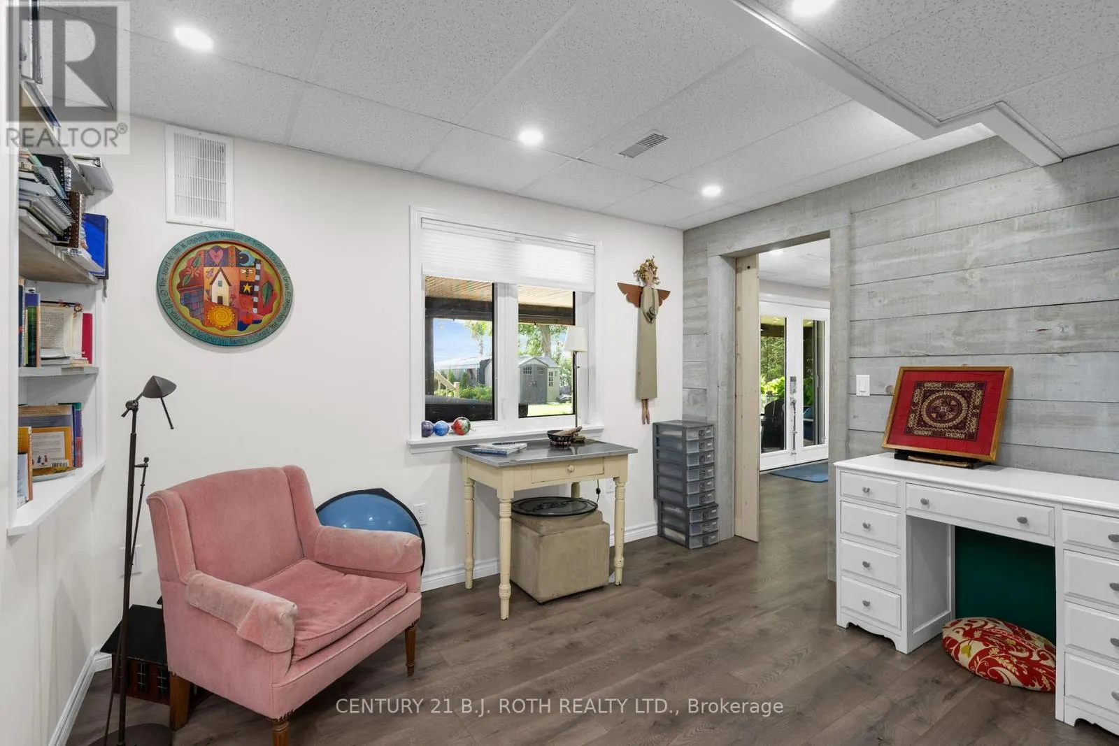 95 LAKESHORE ROAD E