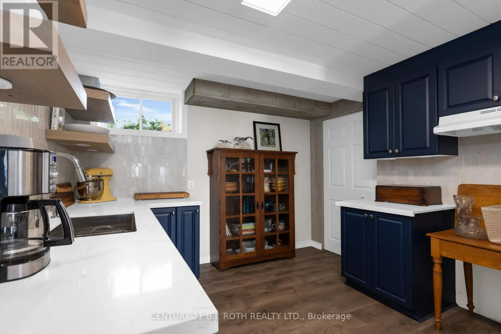 95 LAKESHORE ROAD E