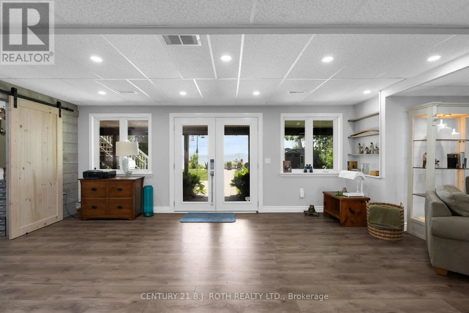 95 LAKESHORE ROAD E