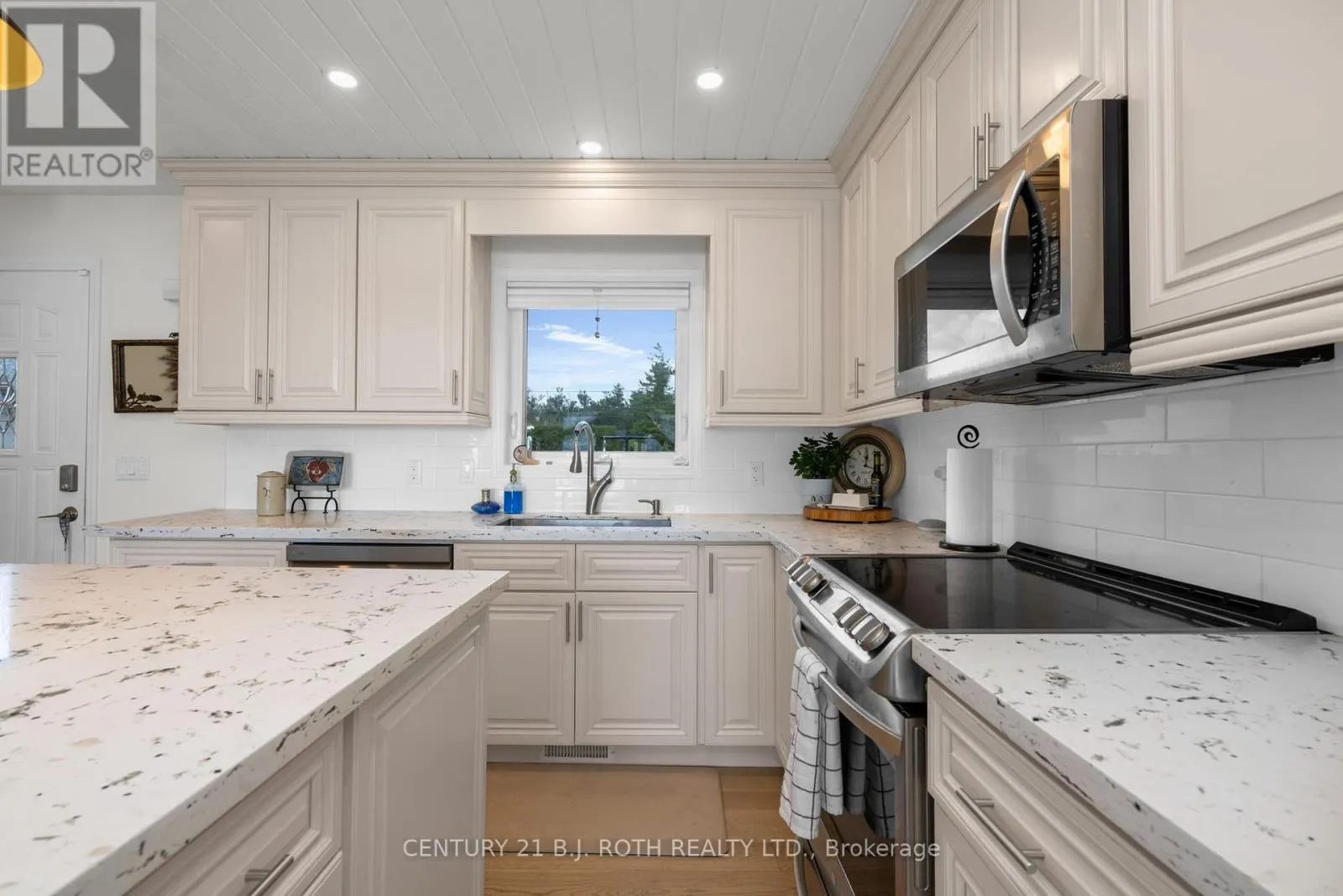 95 LAKESHORE ROAD E