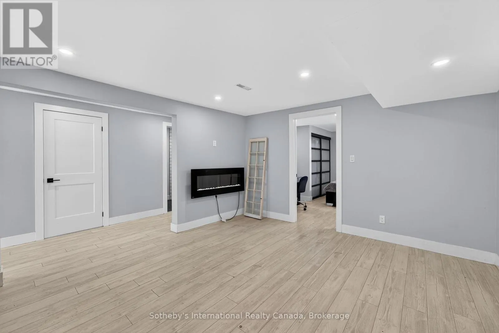 211 MOON POINT DRIVE